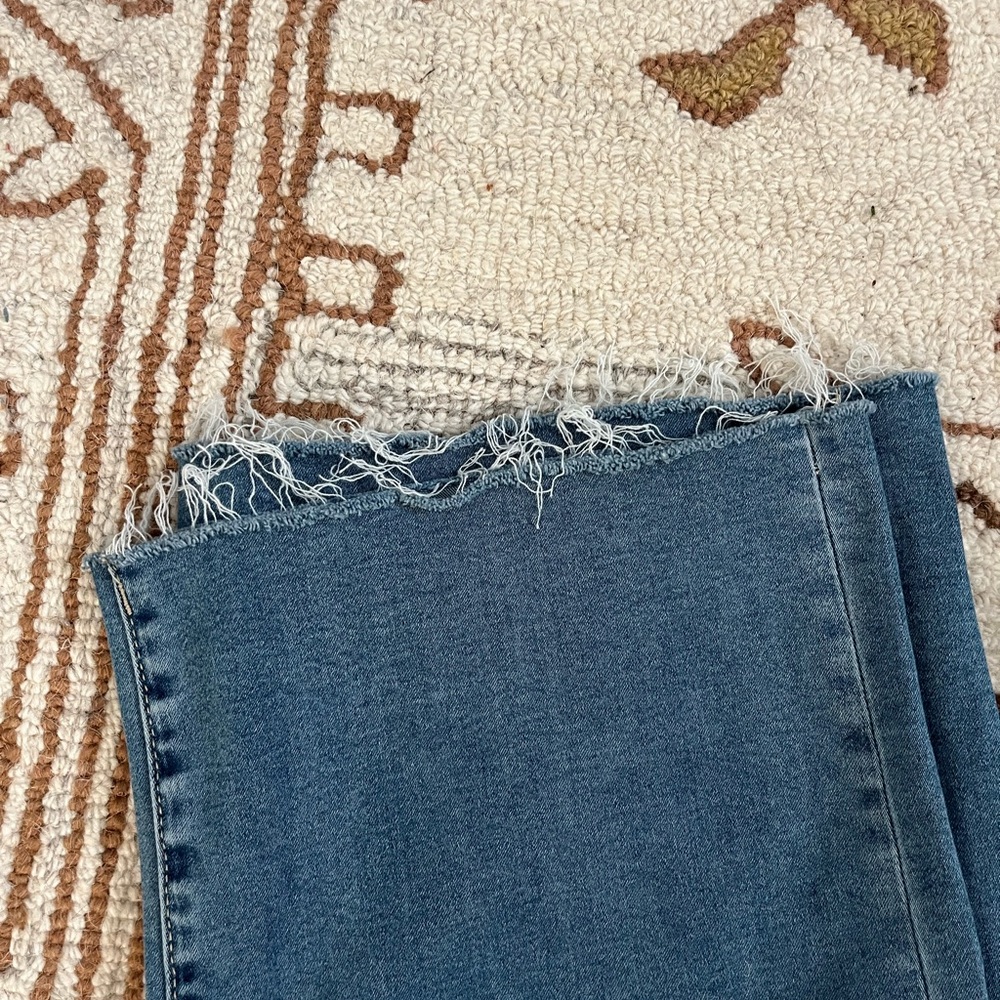 Vervet Women's Wide Leg Jeans in Classic Blue, Midrise, Raw Hem - Picture 8 of 8